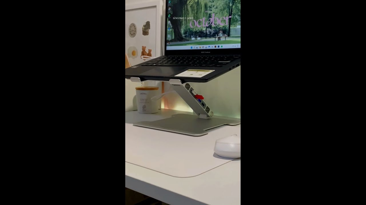ORICO laptop stand LST-4A, not only laptop stand, but also a USB HUB!