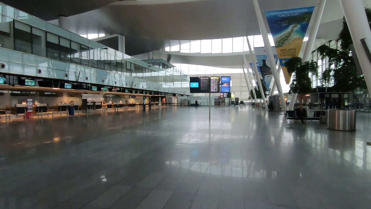 Wrocław Airport | POLAND | 18/10/20 | *NEAR EMPTY*