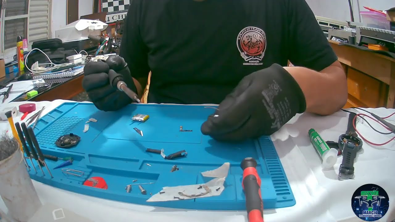 Manutenção Smartwatch Amazfit T-Rex só liga no carregador Reparo da bateria