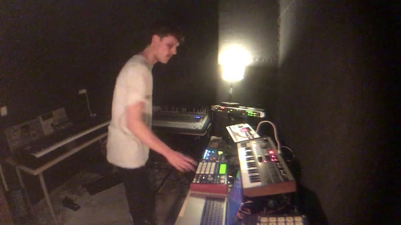 Sweely Home Grooves : AKAI MPC 1000 / Elektron Machinedrum / Elektron Digitone / Korg Microkorg