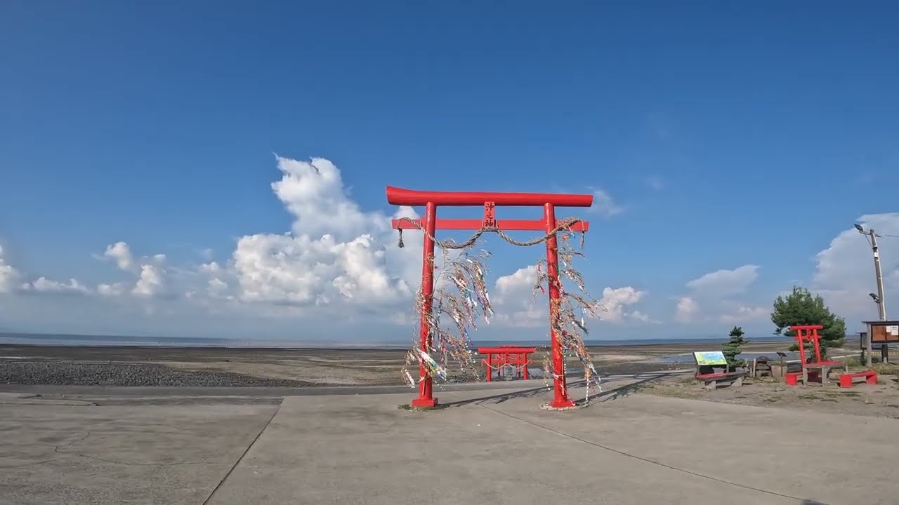 【佐賀】有明海に浮かぶ3基の海中鳥居。満潮と干潮で姿を変える「大魚神社」の神秘的な絶景　月の引力が見える町・太良町大魚神社 海中鳥居