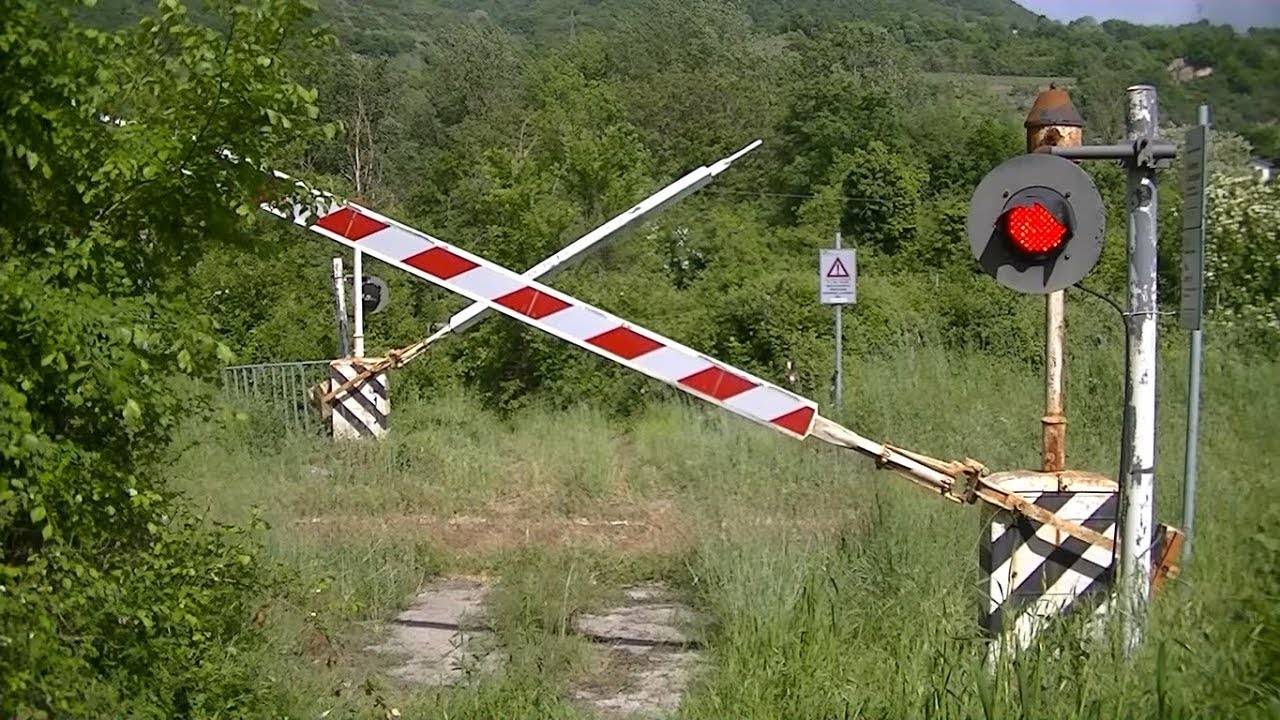 Spoorwegovergang Altavilla Irpina (I) // Railroad crossing // Passaggio a livello