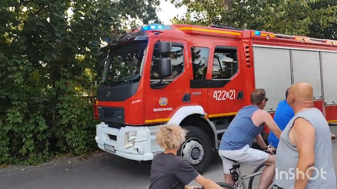 AlarmowoJRG1 i JRG2 Kędzierzyn-Koźle i  OSP do pożaru hali magazynowej ze sprzętem elektrycznym