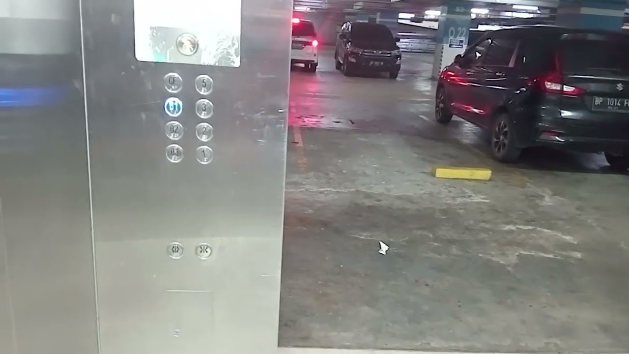 FUJIHD Traction service elevator at One batam Mall Batam center (Right)