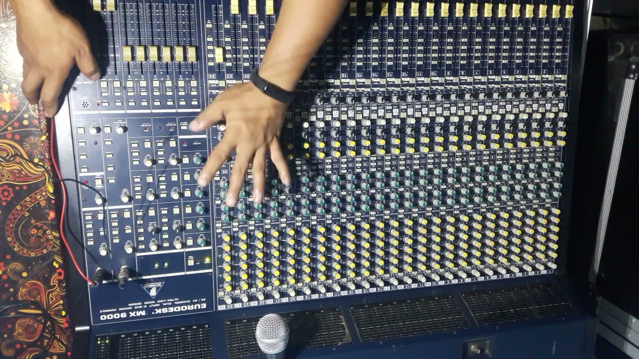 BEHRINGER EURODESK MX9000