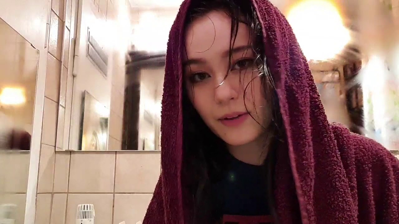 JadeyAnh falls and dies on stream