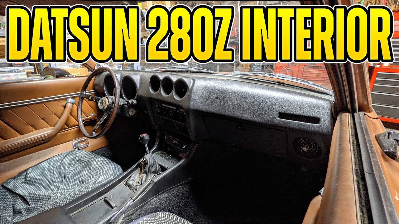 Datsun 280Z Interior - Dash Cap, Speed Hut, AEM, GodZilla Raceworks