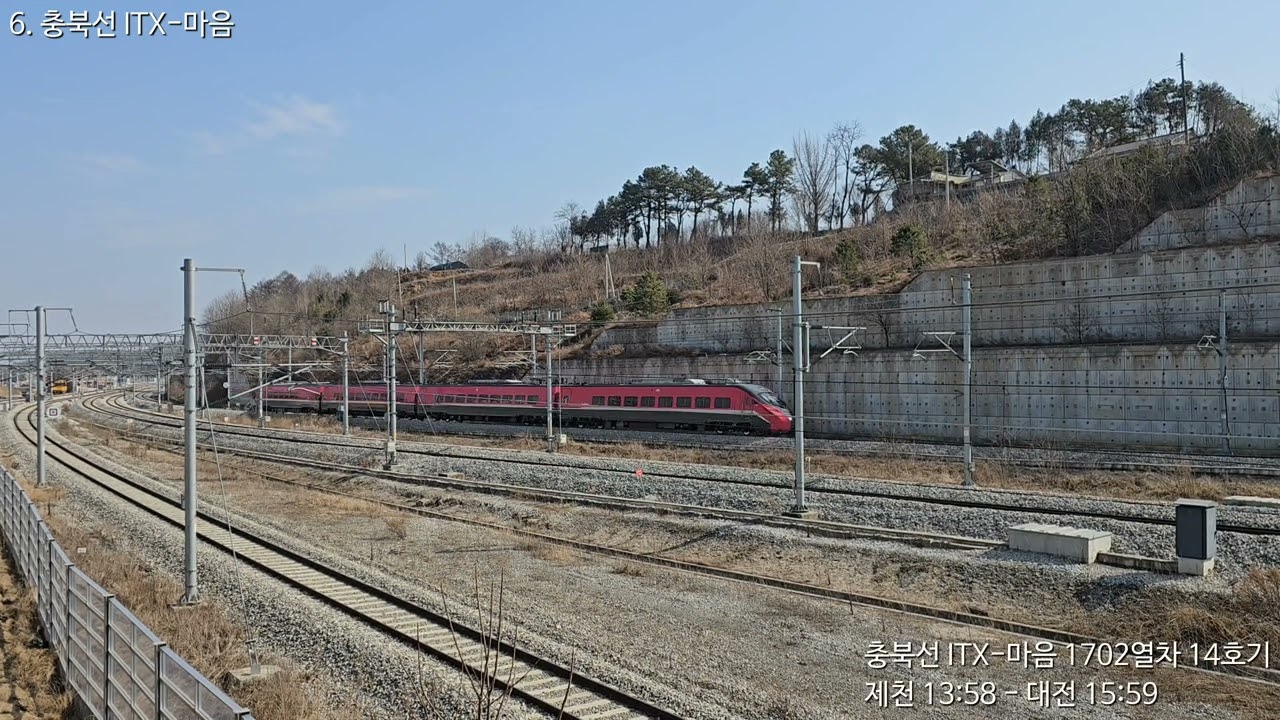 중앙선 봉양역 인근을 통과하는 열차