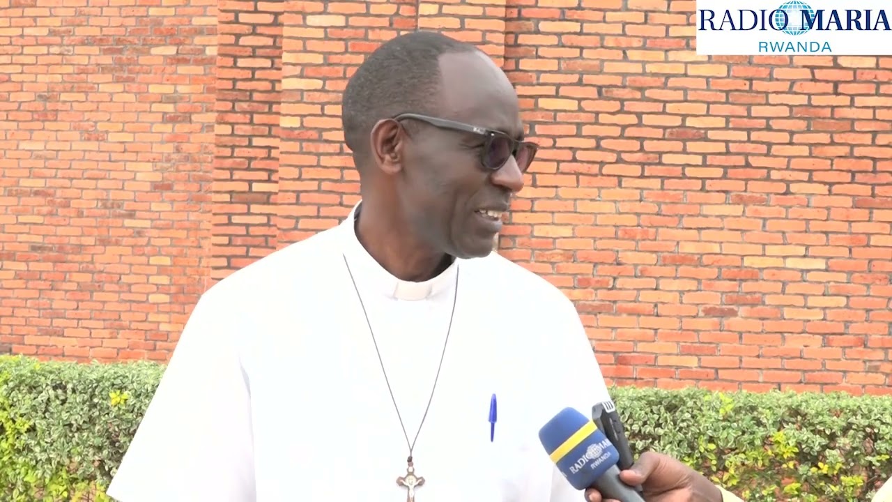 KATEDERALI BYUMBA: IMYITEGURO YO GUHIMBAZA  YUBILE Y'ABALAYIKI IGEZE AHASHIMISHIJE. Padiri Alfred