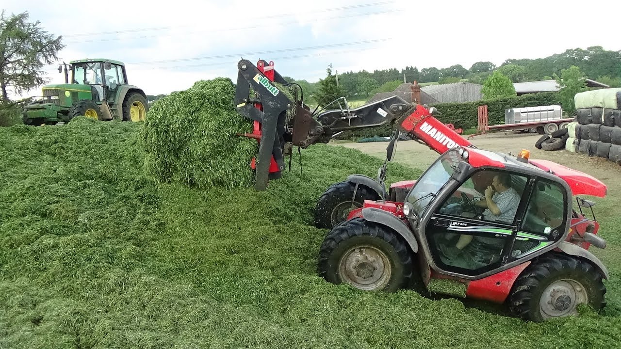 Silage 2019 - On the Pit with Manitou Buckraking & JD Rolling