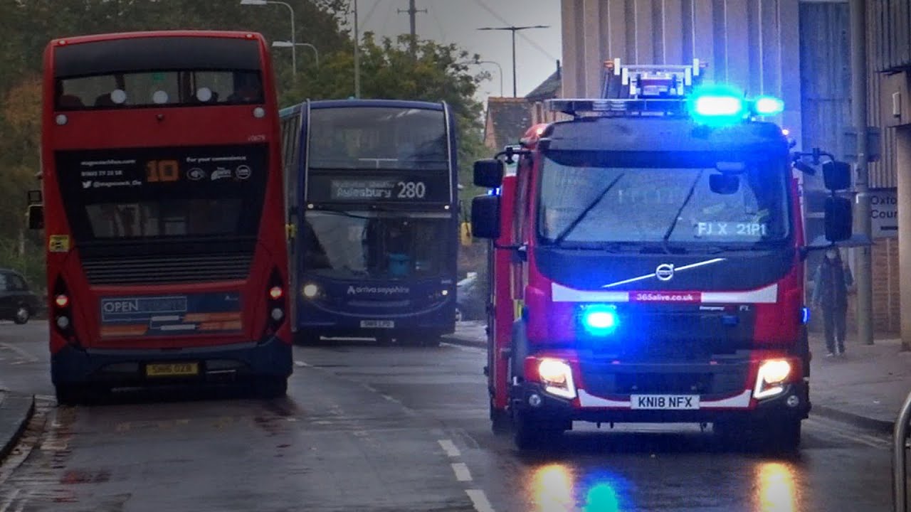 Oxfordshire Fire Engine Responding and On Scene