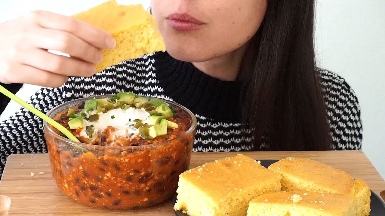 ASMR Eating Sounds: Chili & Cornbread (No Talking)
