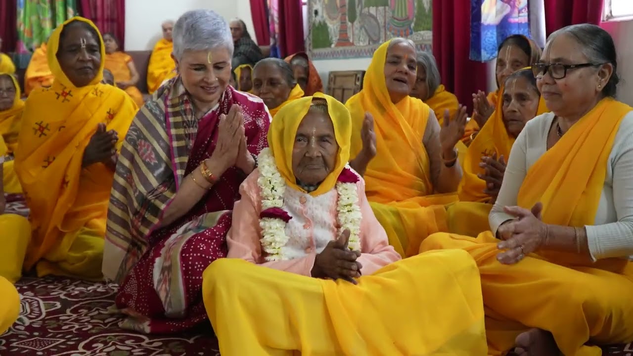 Help Winnie bring joyful Holi to 150+ Matajis of Vrindavan