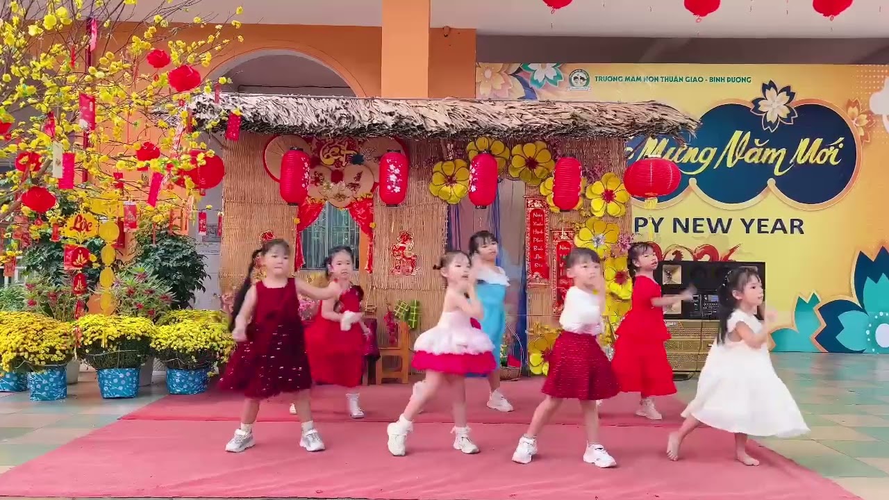 Nhảy Dance Một Năm Mới Bình An