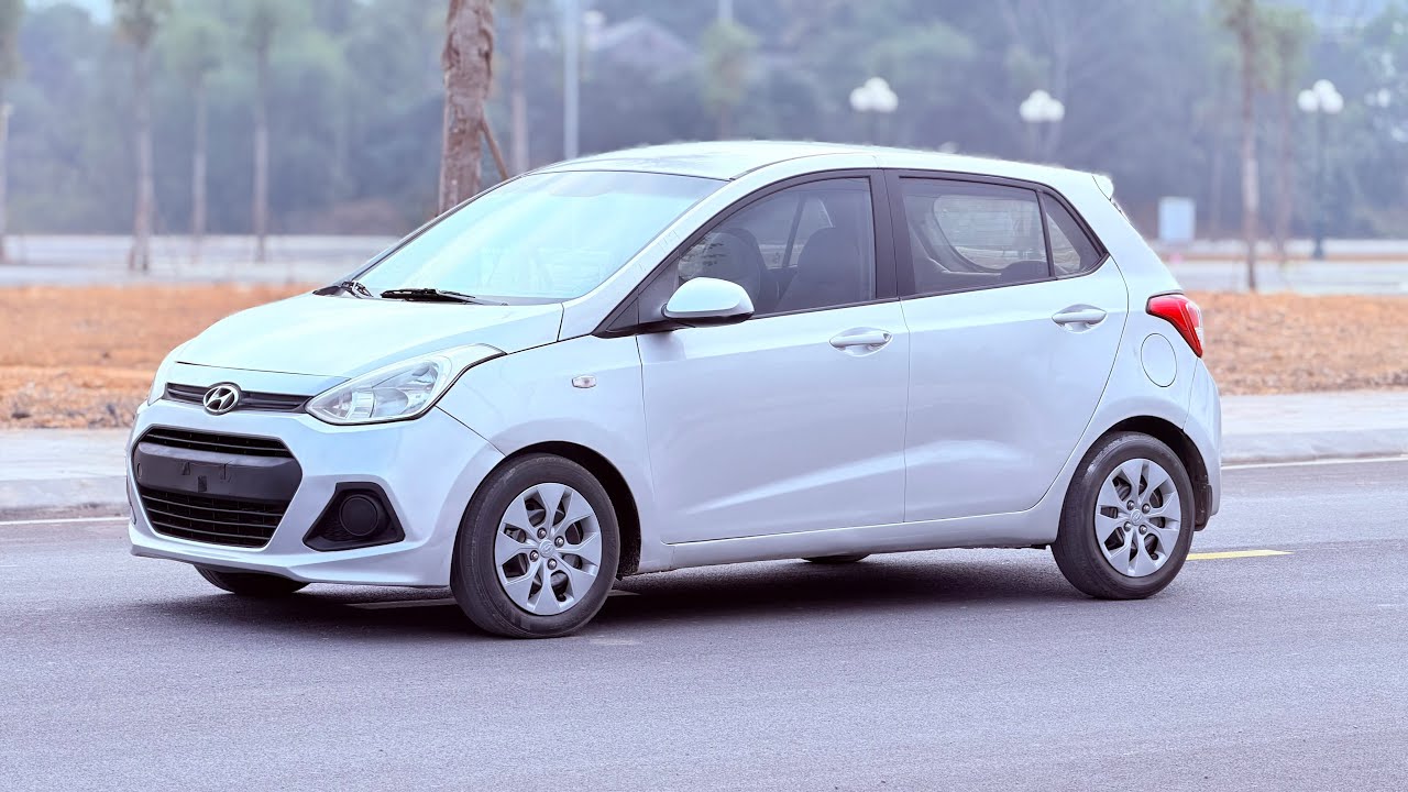 Huyndai i10 2014 Giá chỉ 105tr thôi màu bạc xịn các bác ạ xe đẹp máy bảo hành 1 tháng 0588 56 3333