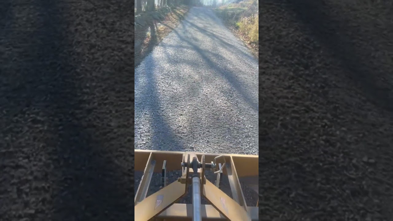 EA boxblade Kioti CK2610se driveway grading