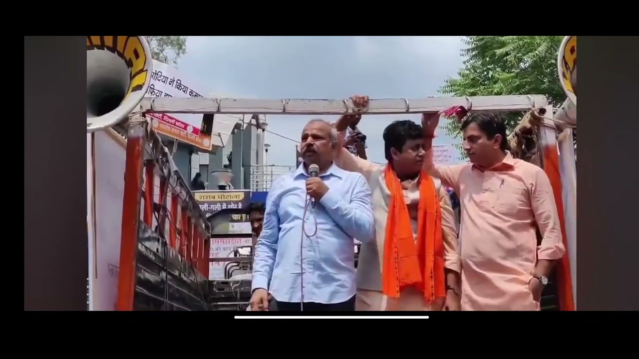 BJP adhyaksh Aadesh Gupta Insulting Kejriwal.