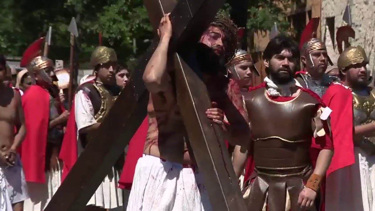 Thousands gather downtown for Passion Play
