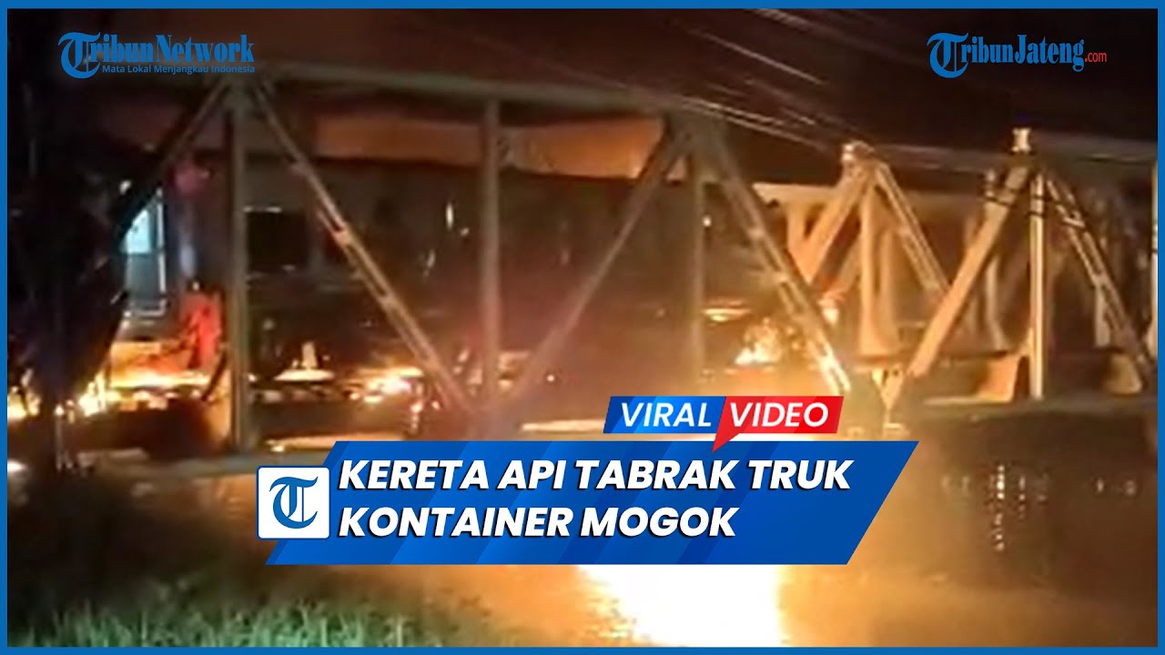 Kecelakaan Kereta Api Tabrak Truk Kontainer Mogok di Semarang, Api Berkobar Membubung Tinggi