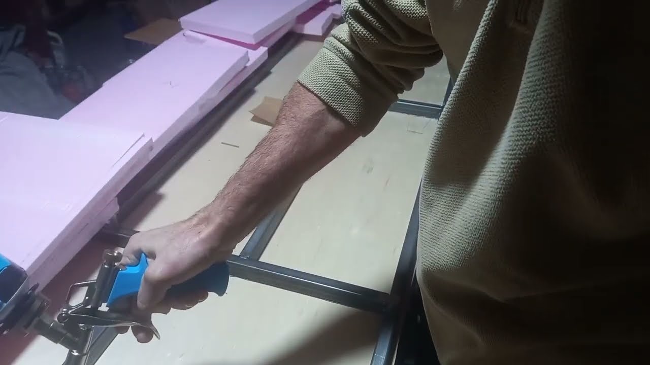 Ce materiale ai nevoie sa faci o usa de interior. Partea 1