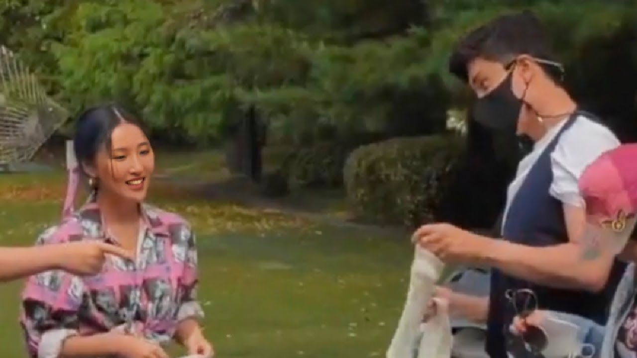 Hwasa thinks Sunghoon looks good in Retro Style