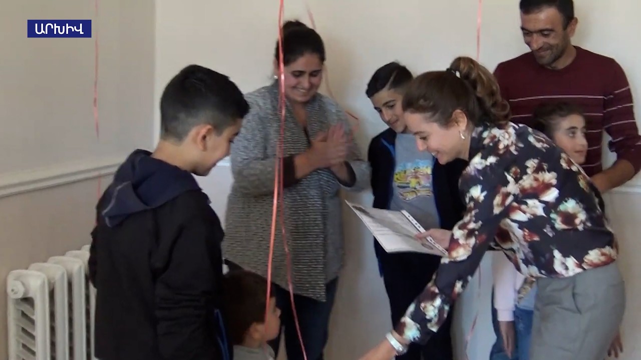 30 անց Վանաձորի բազմազավակ 5 ընտանիքի Սամվել Կարապետյանը նոր, լուսավոր բնակարաններ է նվիրել