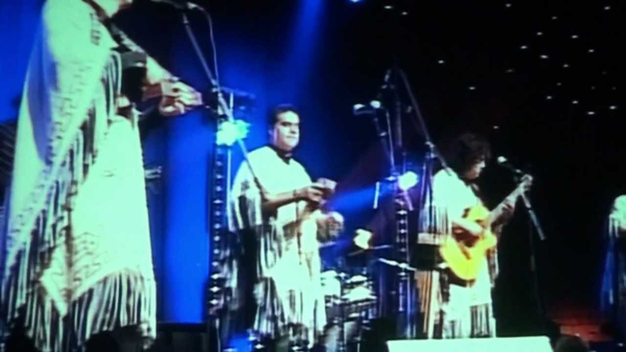 Munasqechay - Los Kjarkas - Concert France Paris 2012 - FULL HD