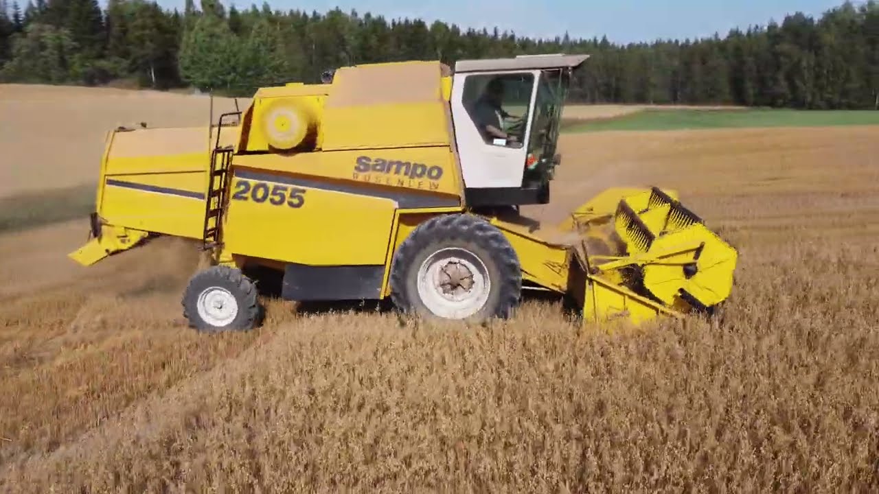 Combine harvester Sampo 2055.