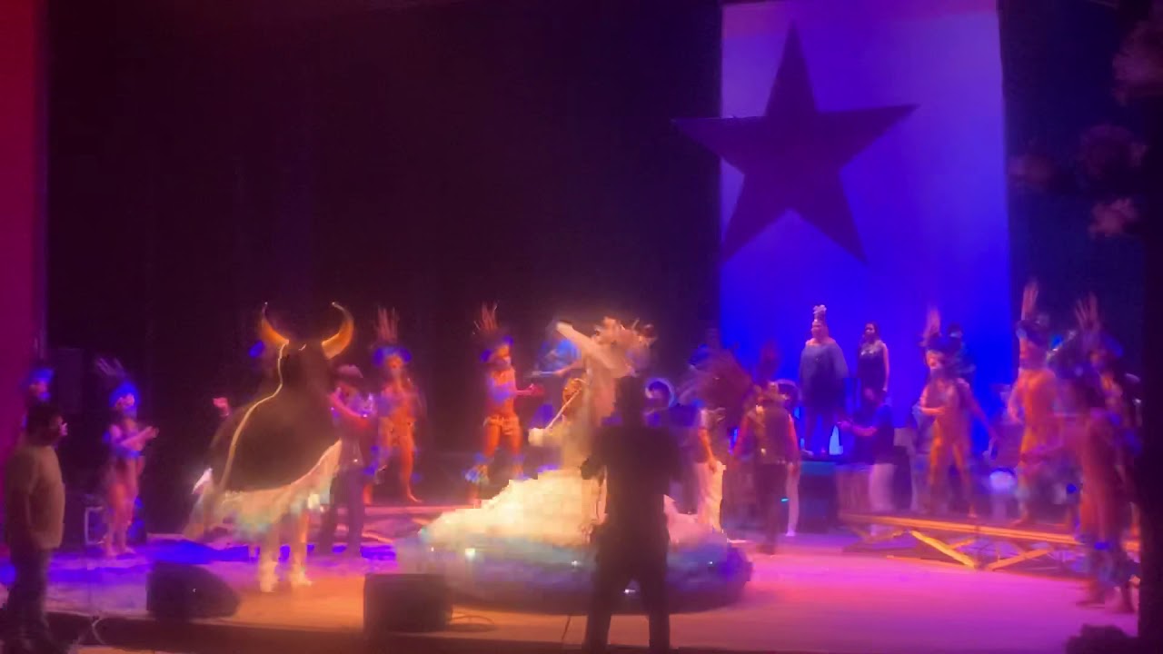 Valentina Cid no anivers&aacute;rio de 107 anos do Boi Caprichoso no Teatro Amazonas.