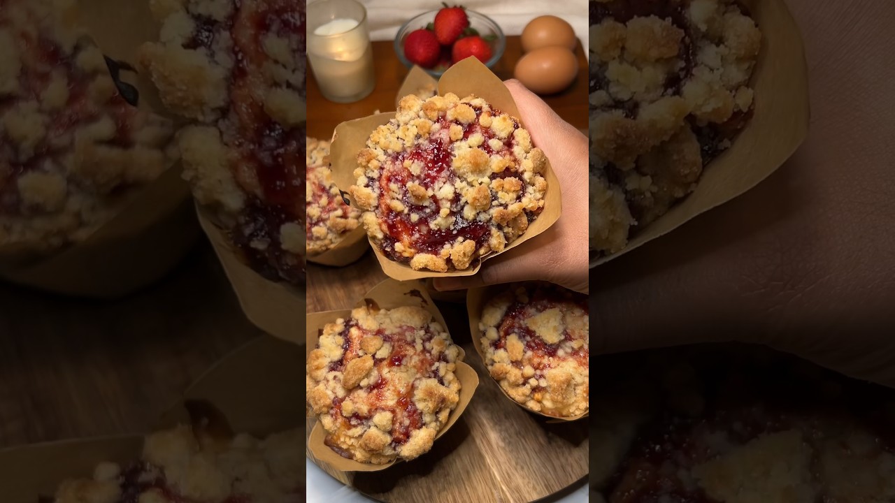 Strawberry white chocolate muffins 🍓 | #baking #shorts