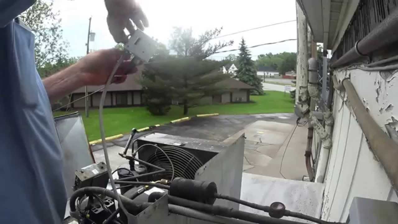 Condenser head pressure fan cycle control