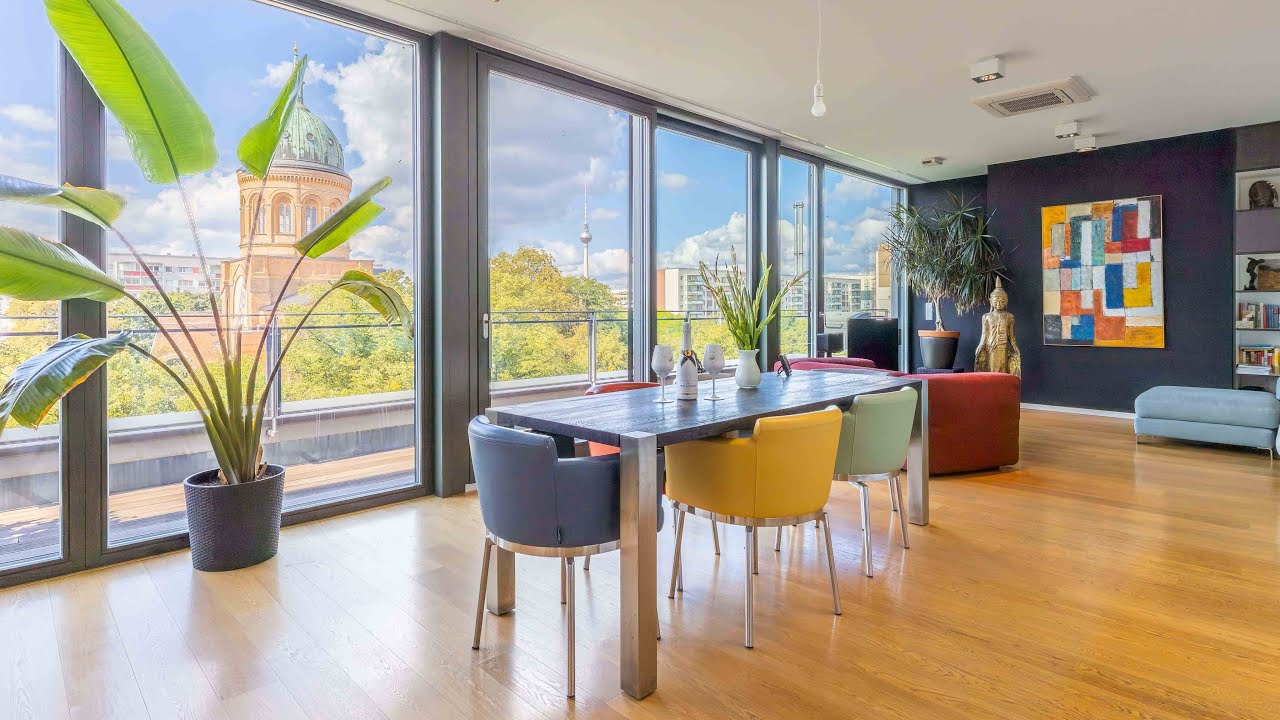 Drohnenflug:  Penthouse, 360°Terrasse, 2 Bäder, 2 Stellplätze im Herzen Berlins zu verkaufen!