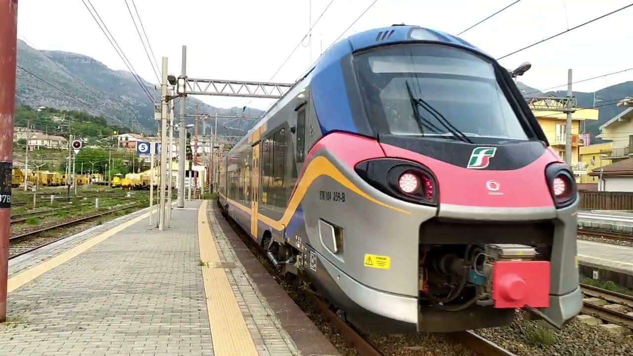TRENI DI TUTTI I TIPI ALLA STAZIONE DI SAPRI!
