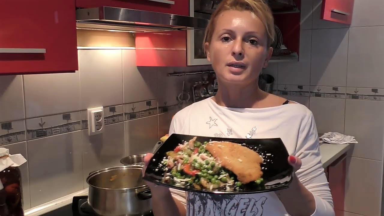 Snitzel vienez la garnitura avem sos de mazare  , jabon si ceapa