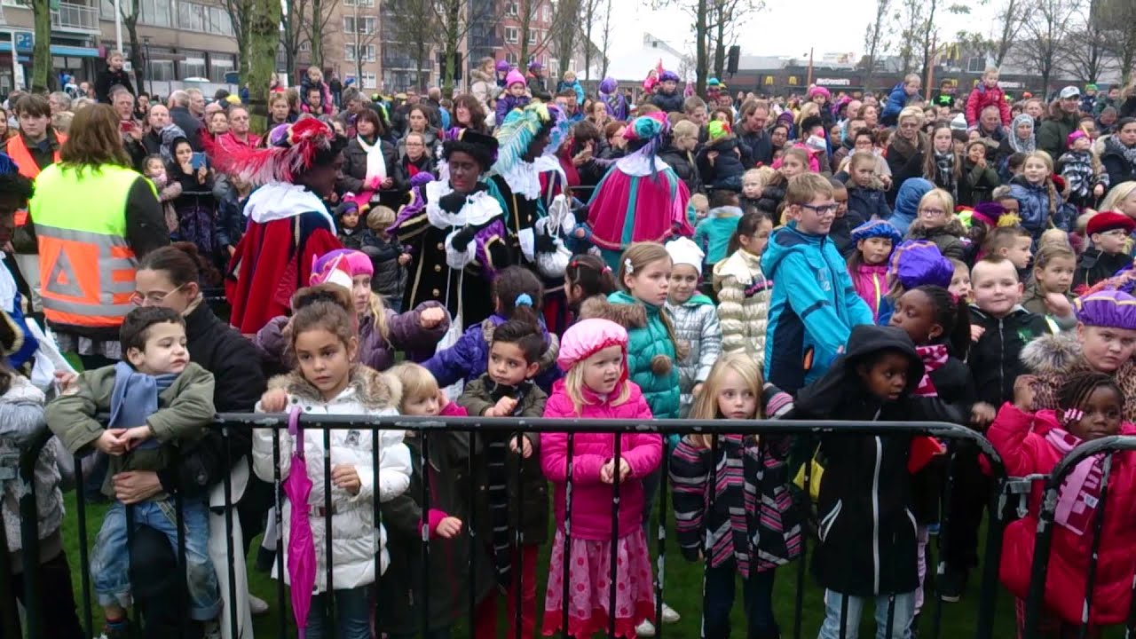 Intocht Sinterklaas Den Helder  2014 - De Pieten macarena