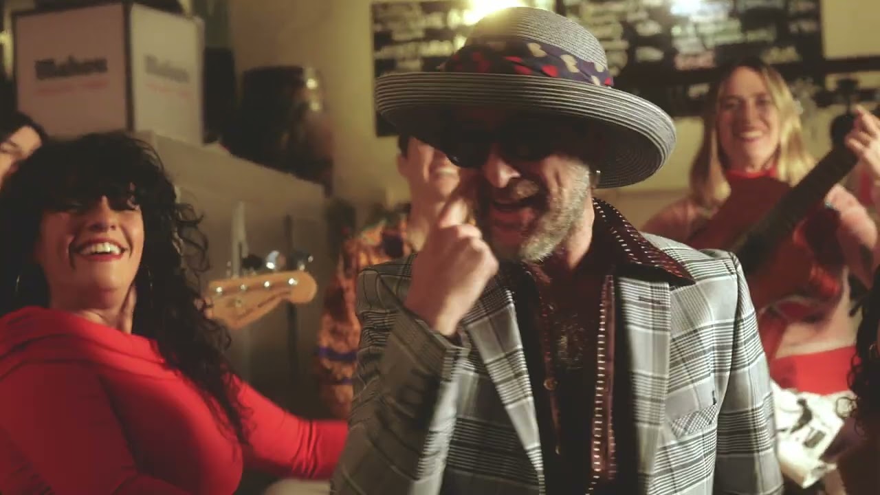 Maruja Limón & Muchachito Bombo Infierno - Como me pongo (vídeo)