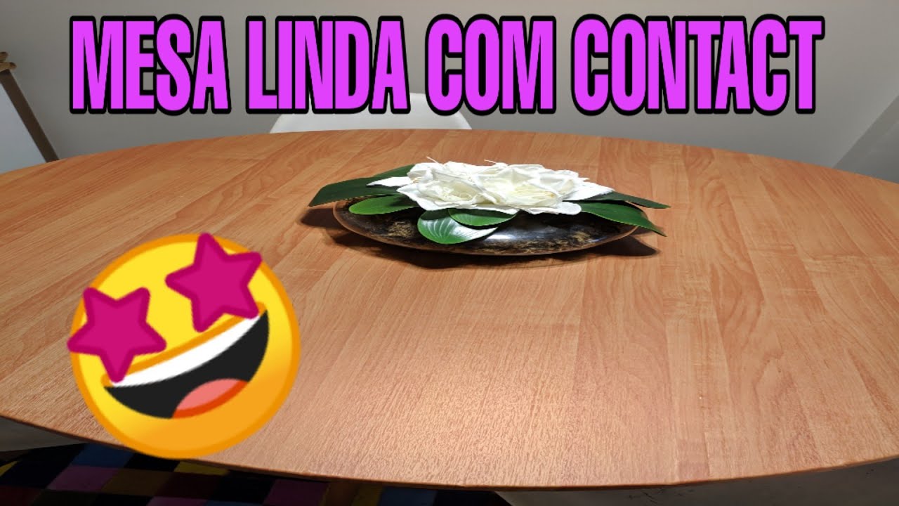 MESA DE MADEIRA COM PAPEL CONTACT | MILENA BARBOSA