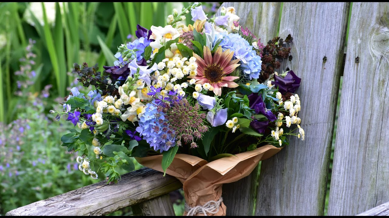 How to Make a Market Bouquet // Northlawn Flower Farm