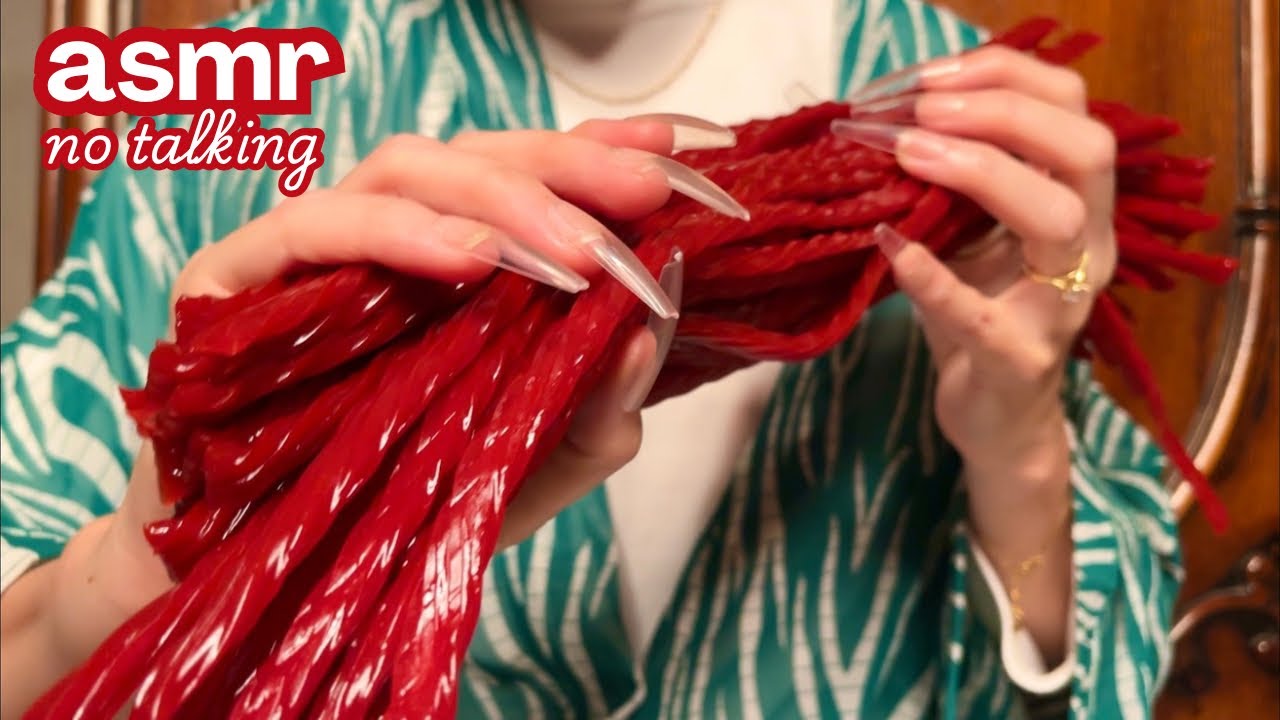 ASMR * Giant Candy Tap/Scratching! * Twizzlers 