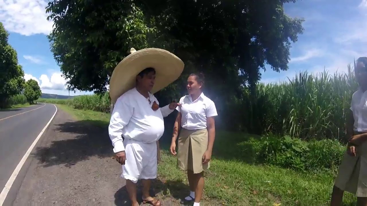 Recorriendo  El Salvador y saludando a los cipotes y cipotas