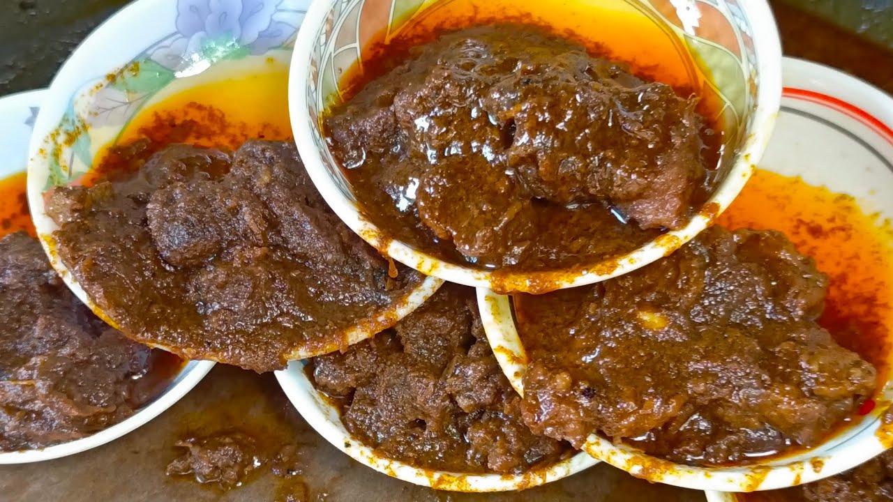গরুর কালা ভুনা, রাজশাহীতে। রাজশাহীর বিখ্যাত খাবার।