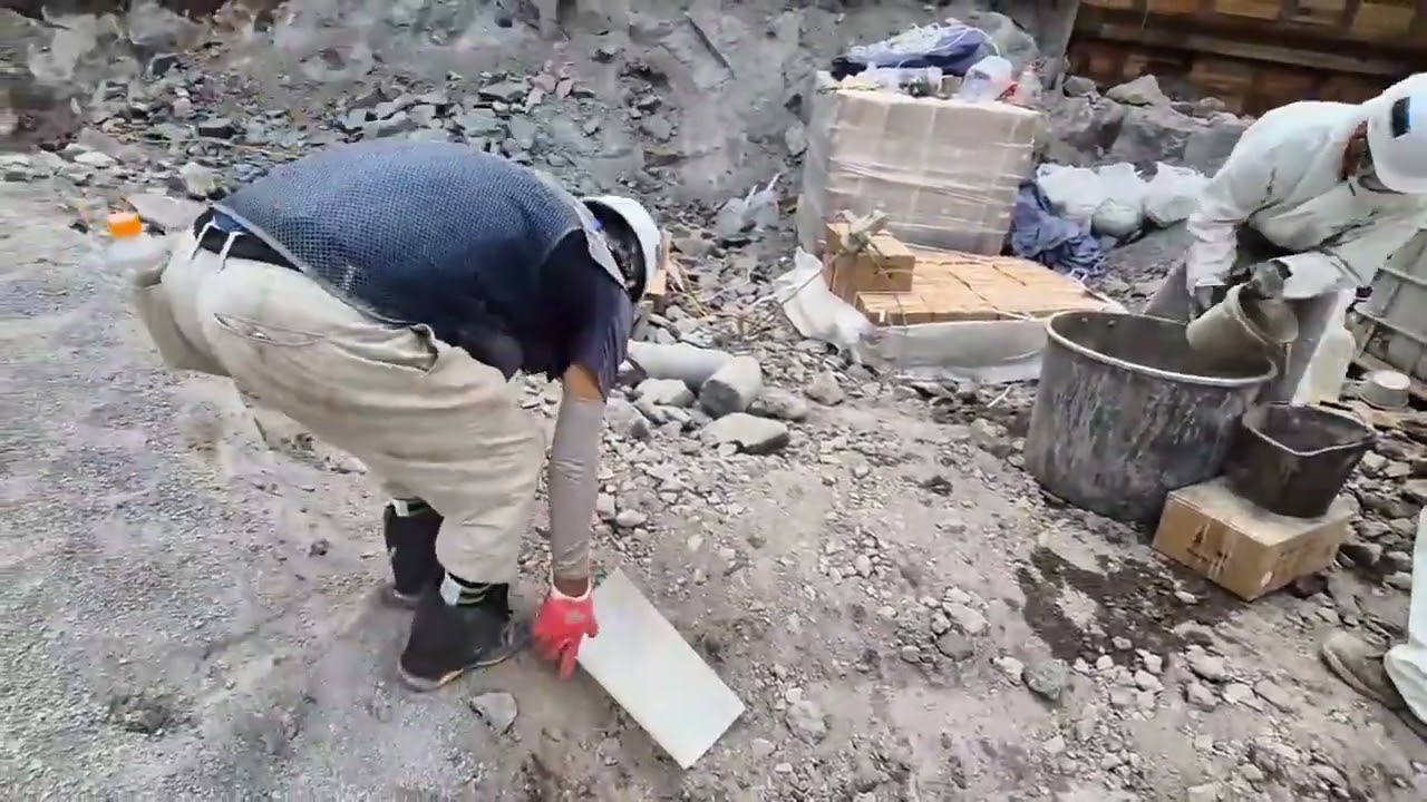 발파없이 팽창하는 몰탈로 암반을 소리없이 파쇄하는 공법  유석토건주식회사 010-8878-6627 #팽창성몰탈 #비폭성파쇄제 #비폭성암파쇄공법 #무진동암파쇄공법 #발파