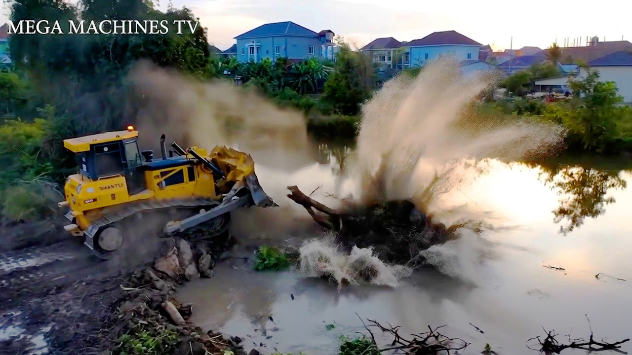 BIG DOZER SHANTUI PUSHING SOIL AND FOREST Truck 2.5Ton Pouring Soil To Delete Deep Pond