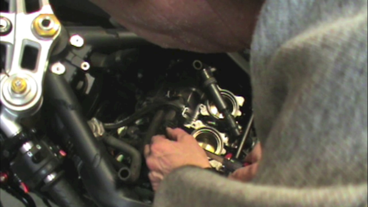 Andys' DIY Spark Plug Change on Triumph Daytona 2006-2008