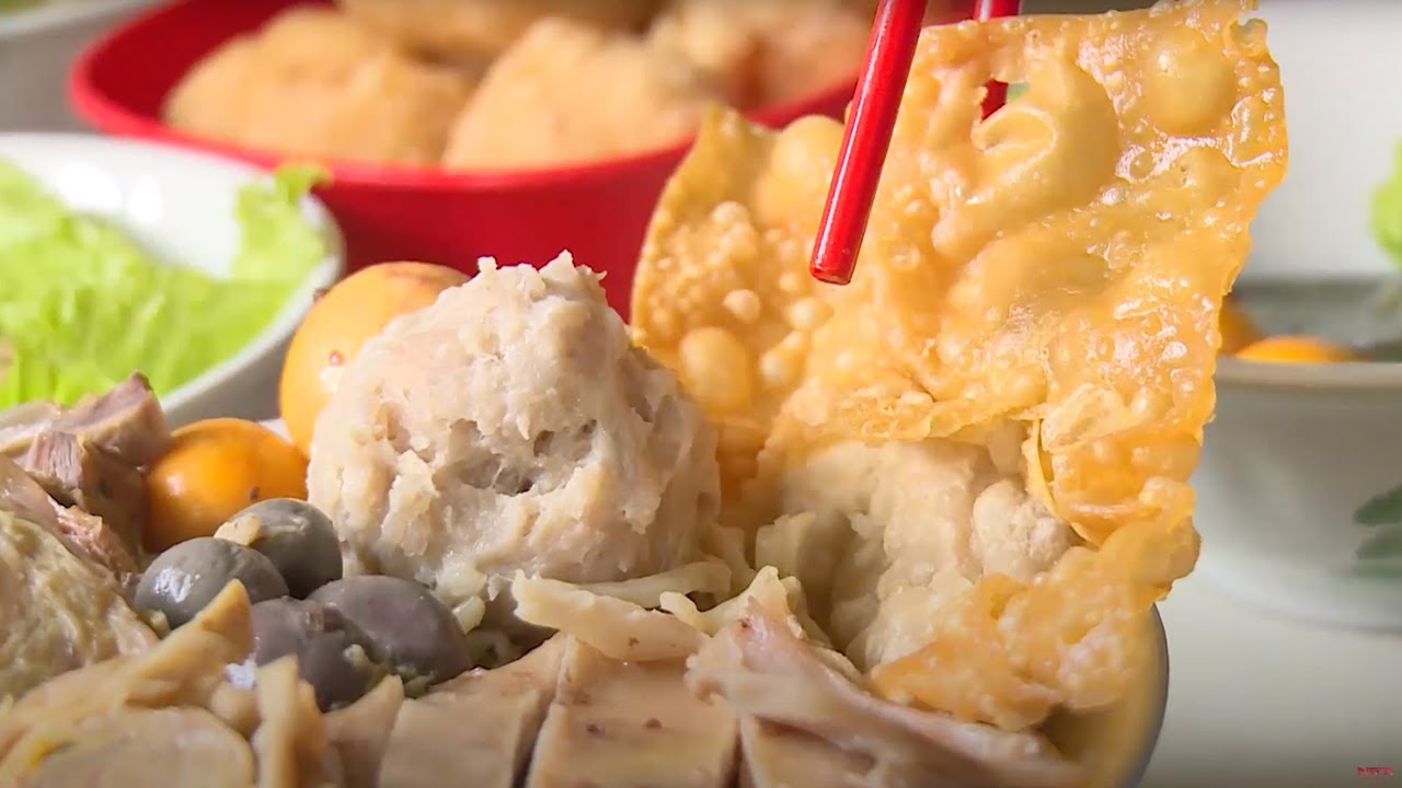 Bakmi Ayam Acang, Bakmi Ayam Dengan Toping Puluhan Jenis - IPOP