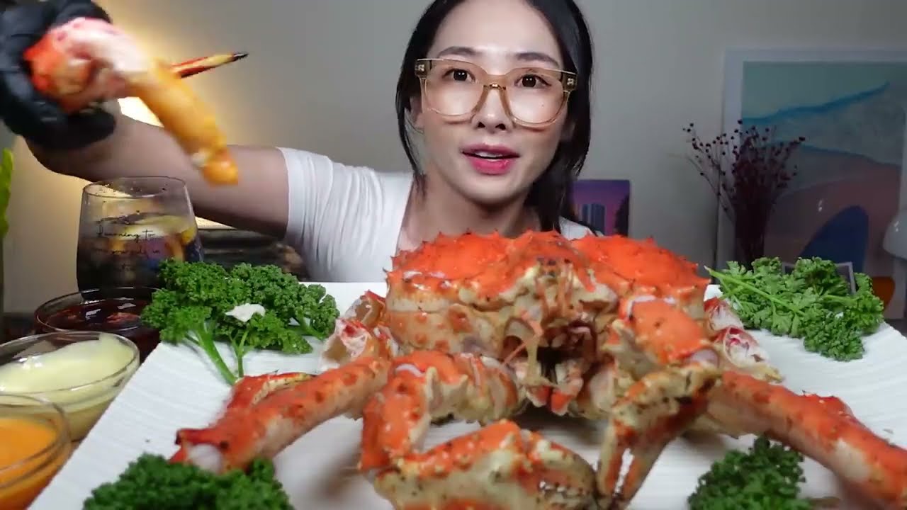 3.5KG 帝王蟹 キンクレプ-- GIANT KING CRAB-- 대왕 킹크랩-- 갈릭소스 불닭소스에 퐁당 찍어서 먹기 NO TALKING EATING SOUNDS