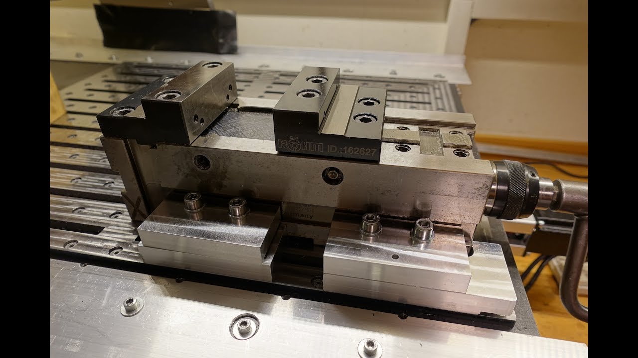 Der neue Schraubstock und die Ausrichthilfe