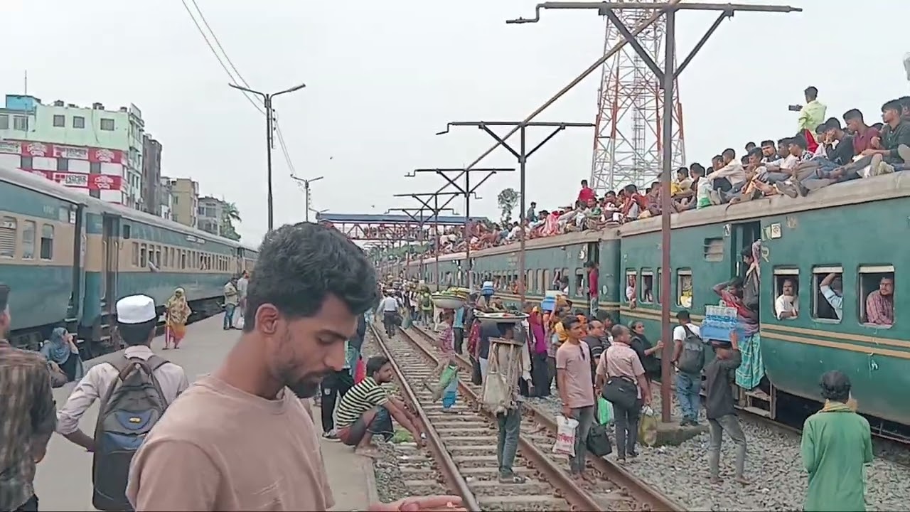 এবারের ঈদ যাত্রায় ঘর মুখে মানুষের ঢল। ০৪/০৬/২০২৫। #vairalvideo #new