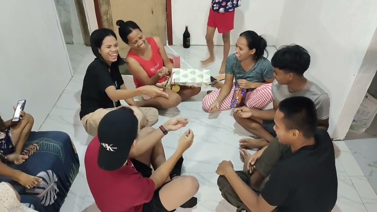 Trending exchange gift with a twist dahil unprepared so ganito nalang 🤣