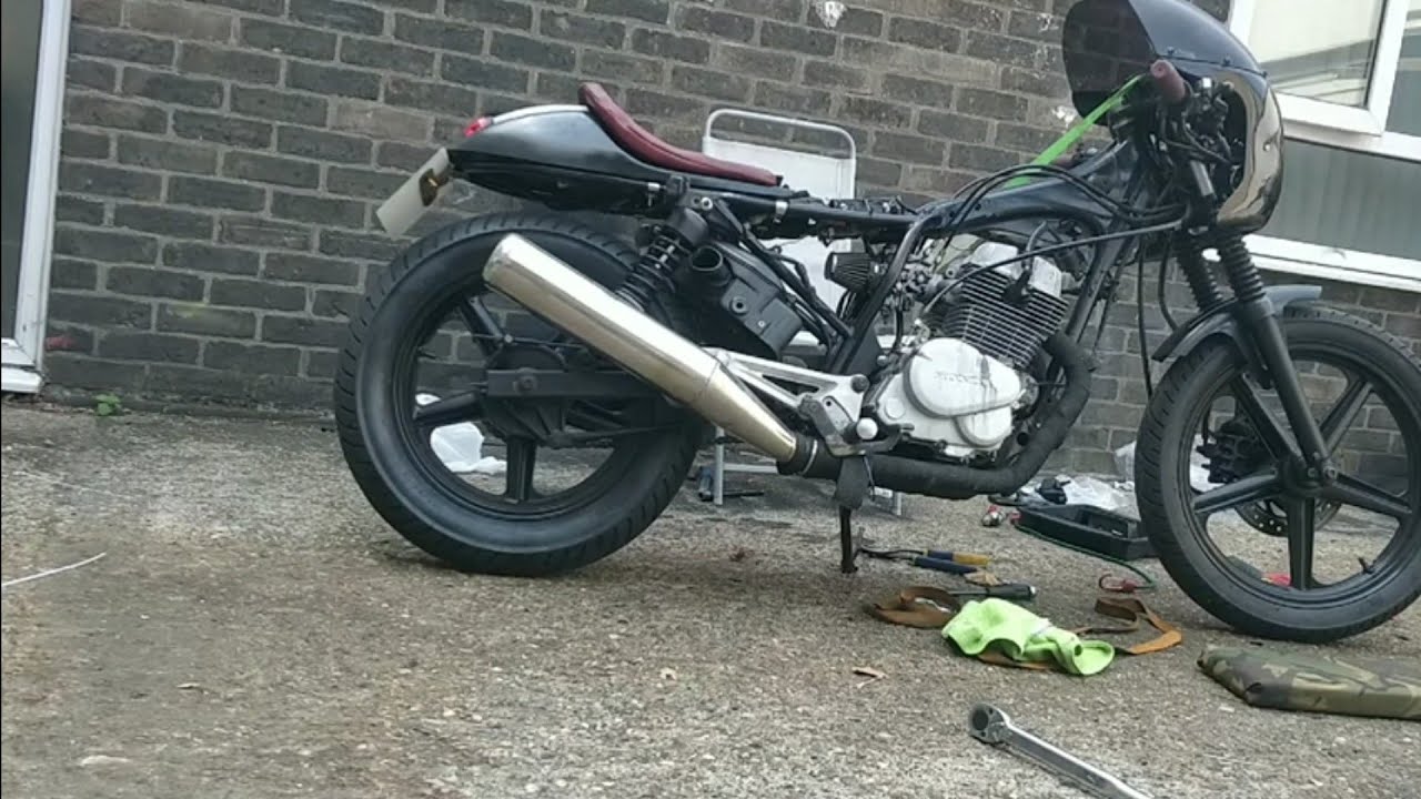Honda cb250 nighthawk cafe racer, engine build, piston and cylinder change, valve stem oil seals.